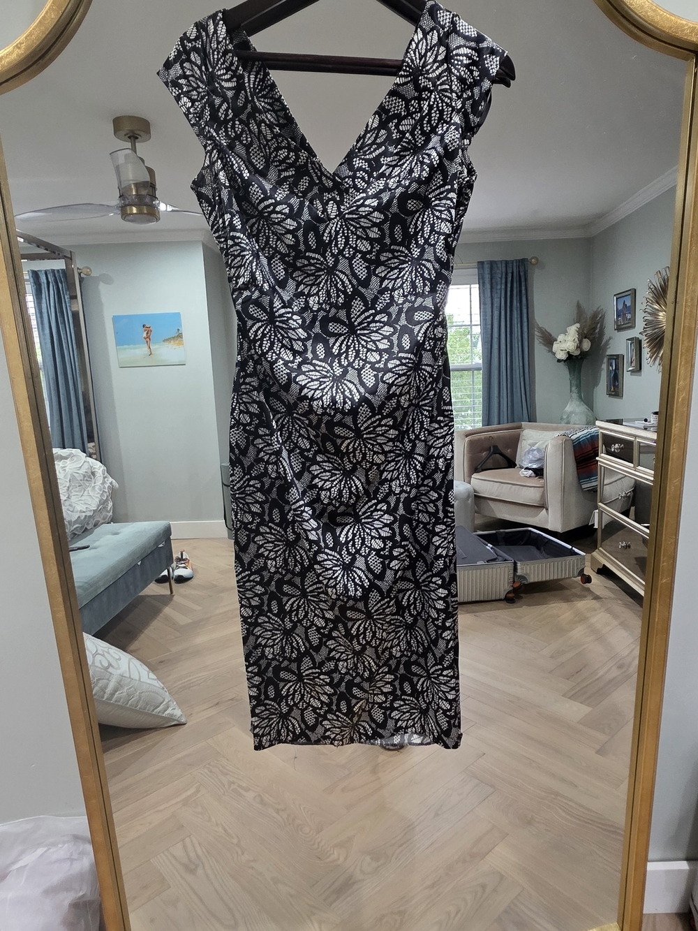 Black & White Floral Sheath Dress - Elegant V-Neck
